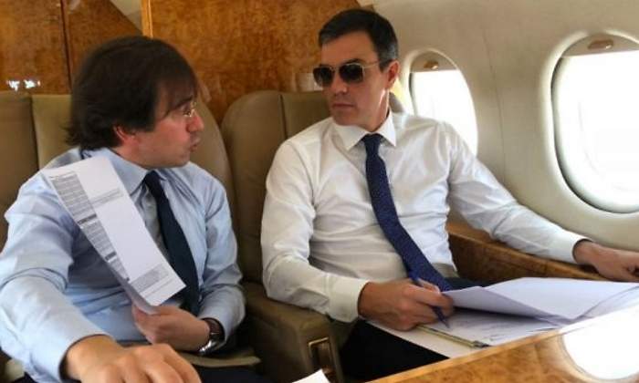 sanchez-gafas-sol-avion-moncloa.jpg