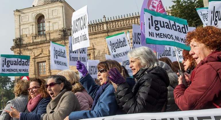 protesta-feminista-parlamento-andalucia-efe.jpg