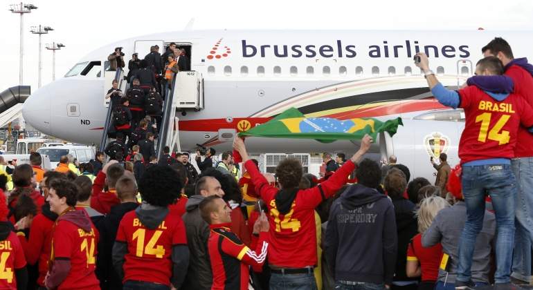 aficionados-avion-reuters.jpg
