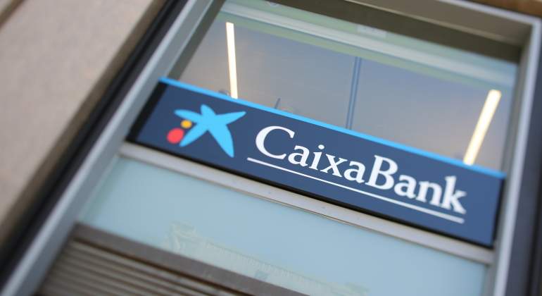 caixabank-logo-puerta-fraude-correos-ep.jpg