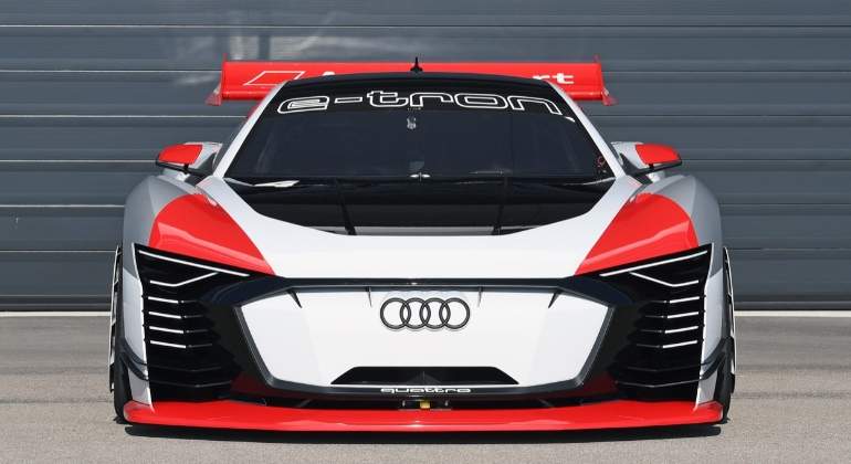 Audi-e-tron-Vision-Gran-Turismo-2018-01.jpg