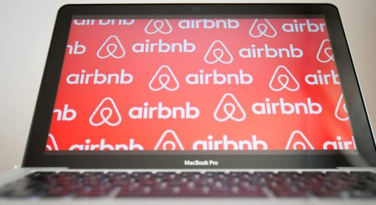 Airbnb-pantalla-Getty.jpg