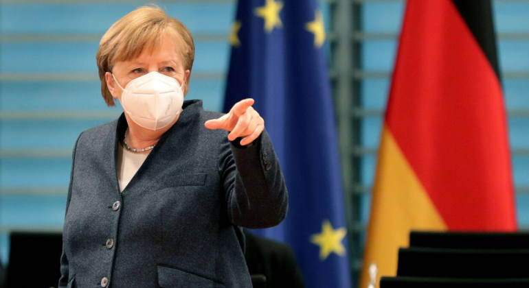 merkel-senala-dedo.jpg