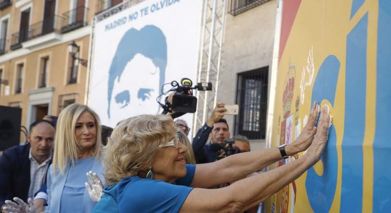 carmena-homenaje-blanco-efe.jpg