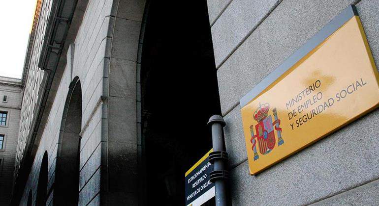 empleo-seguridad-social-puerta-ministerio-770.jpg