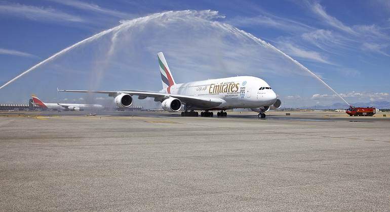 emirates-avion-aeropuerto-770.jpg