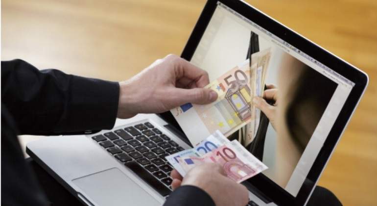 dinero-laptop.jpg