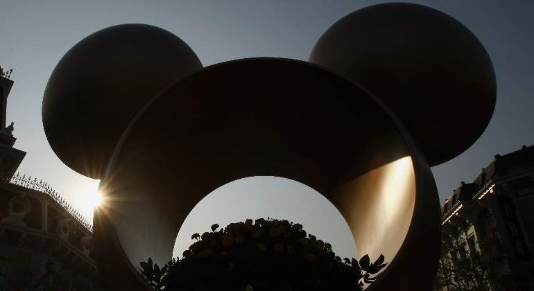 silueta-escultura-mickey-mouse-walt-disney-reuters-770x420.jpg