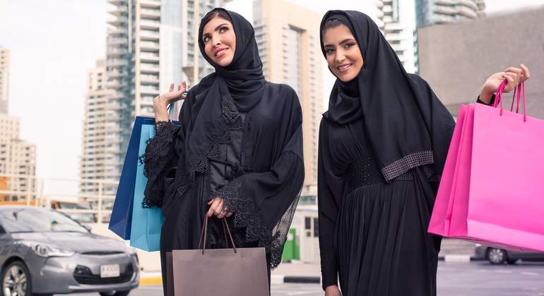 turistas-arabes-ricas-dreams.jpg