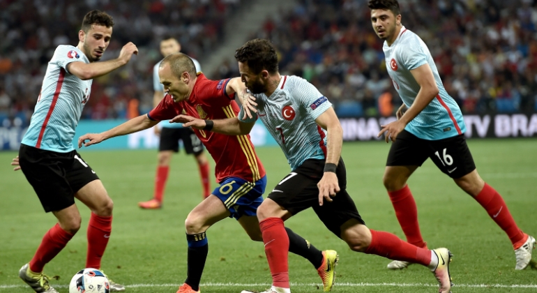 iniesta-turquia-efe.jpg