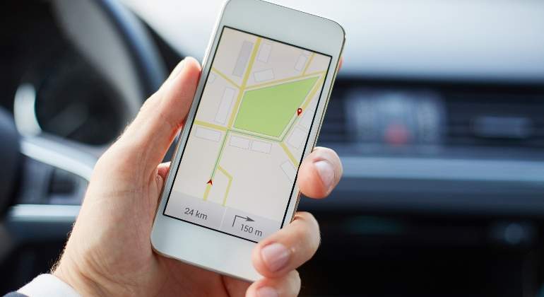 movil-coche-dreamstime.jpg