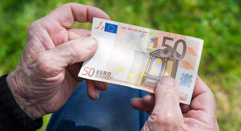 jubilado-billete-50euros-dreamstime.jpg