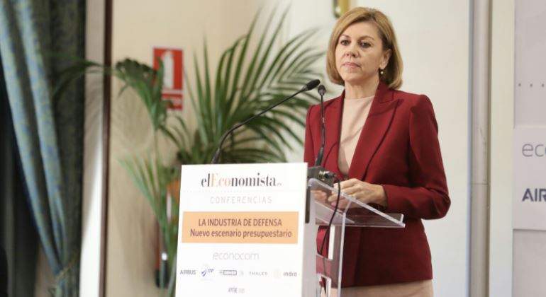 Cospedal: La desinformación y la intoxicación son armas muy potentes y se prepara al ejército para combatirlas