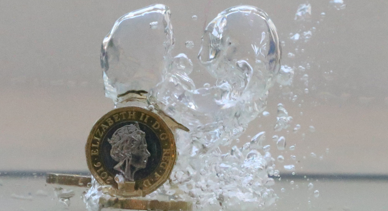 libra-esterlina-moneda-agua-reuters-770x420.png