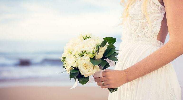 700x420_novia-boda-flores-playa-770.jpg