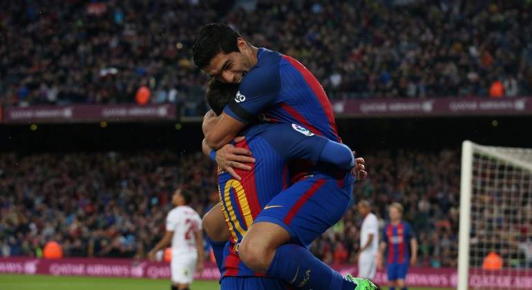 suarez-messi-abrazo-sevilla-reuters.jpg