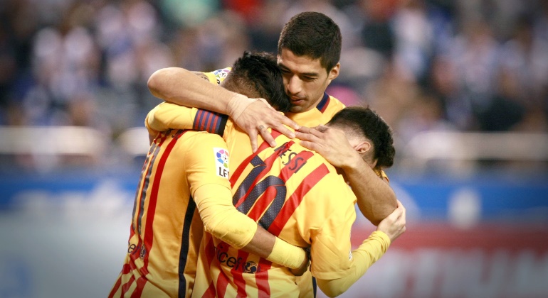 Suarez-Abraza-Neymar-Messi-2016-efe.jpg