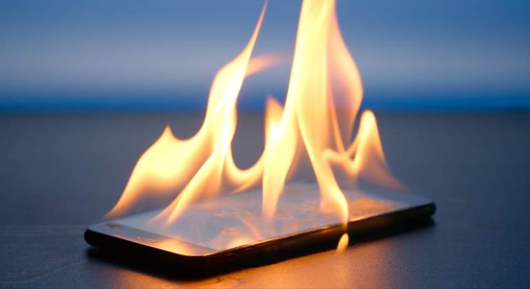 movil-fuego-quemandose-dreams.jpg