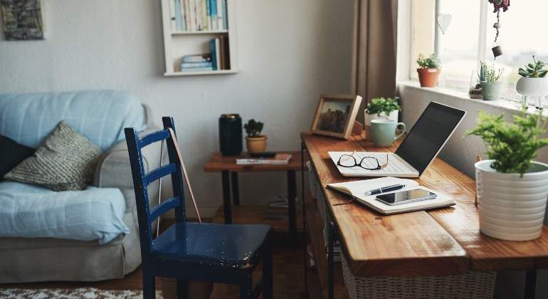 teletrabajo-silla-habitacion-vacia-istock.jpg