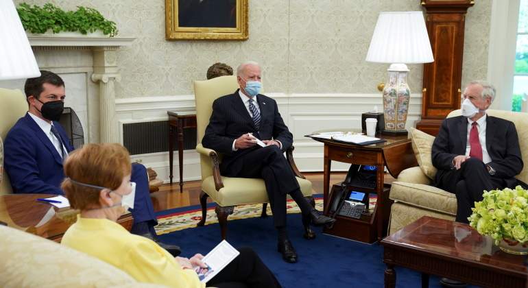 pete-buttigieg-biden-angus-king-eeuu-reuters-770x420.jpg
