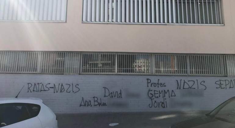 pintadas-profesores-cataluna-tw.jpg