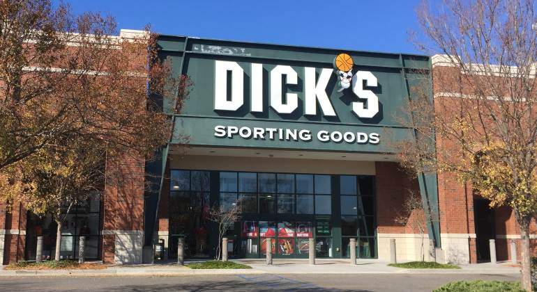 dicks-sporting-goods-770-dreamstime.jpg
