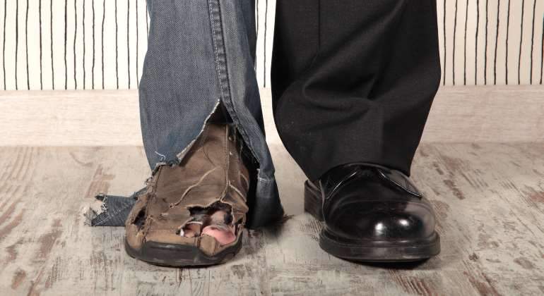 desigualdad-zapatos-pobre-rico-770-dreamstime.jpg