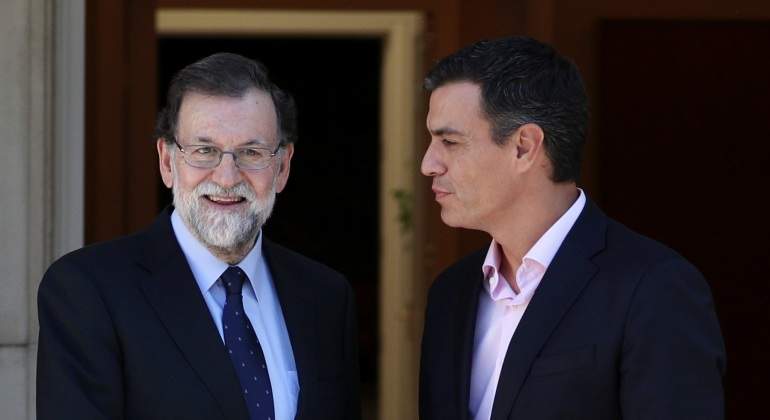 Rajoy-Sanchez-2octubre2017-Moncloa-EFE.jpg