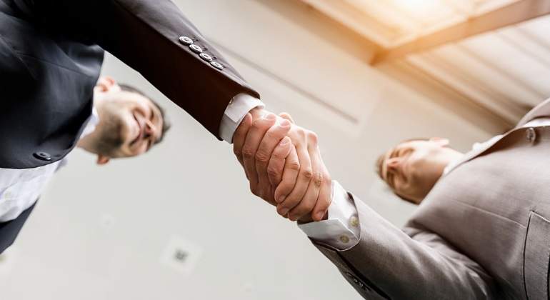 pacto-brazos-getty.jpg