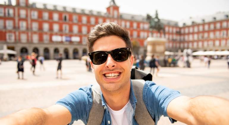 turista-plaza-mayor-madrid-dreamstime.jpg