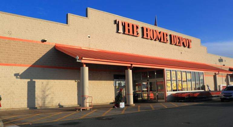 home-depot-770-dreamstime.jpg