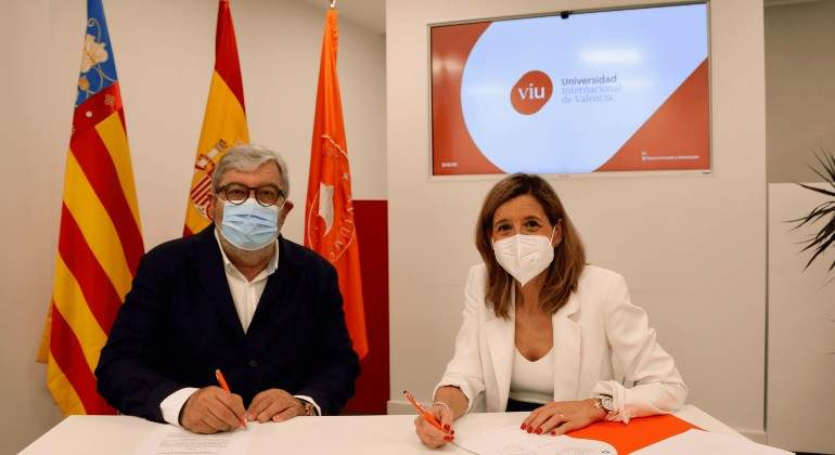 Foto2-Firma-Eva-Giner-Rectora-VIU-y-Sergio-Pelaez-Cope.jpg