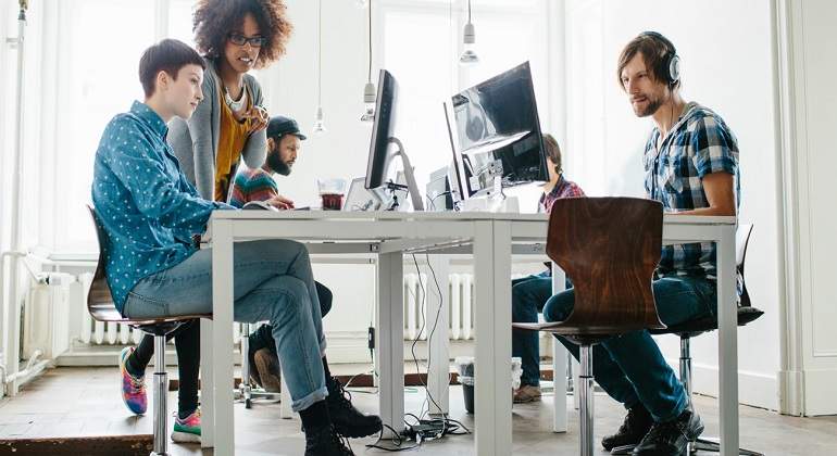 El Gobierno insta a las grandes empresas a invertir más en talento