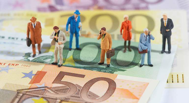 billetes-trabajadores-dreamstime-770.jpg