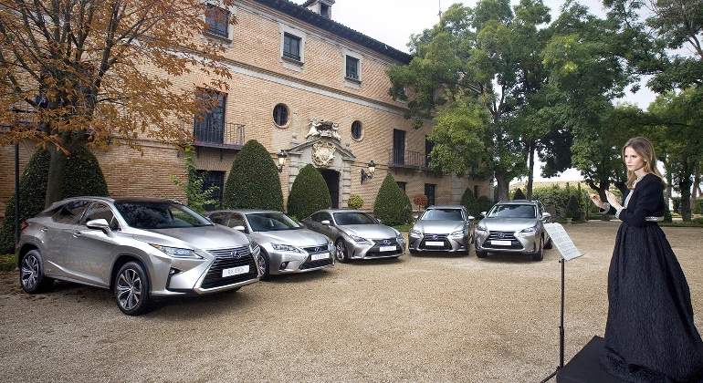 inma-shara-flota-lexus.jpg