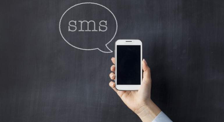 sms-dreamstime.jpg