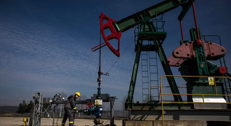 materias-petroleo-trabajador.jpg