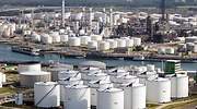 Cuánto espacio queda para el petróleo en el mundo:  tanques, oleoductos, cavernas subterráneas...