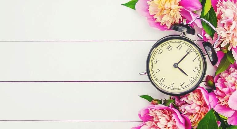 reloj-cambio-hora-primavera-flores-dreams.jpg