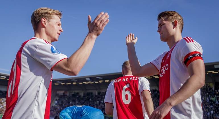 dejong-deligt-vandebeek-ajax-getty.jpg