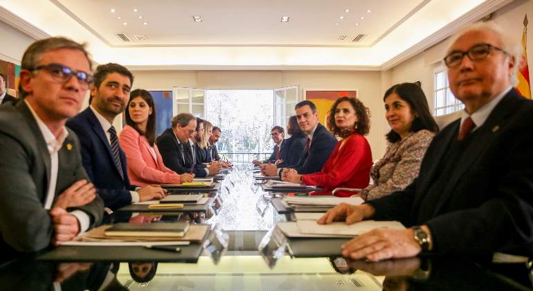 mesa-gobiernos-cataluna-espana.jpg