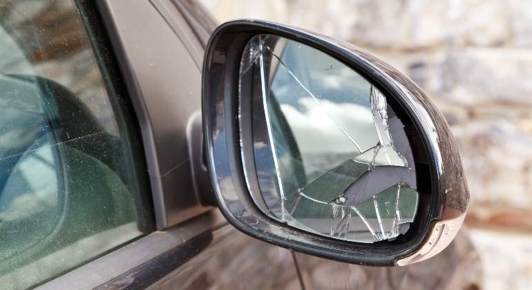retrovisor-dreamstime.jpg