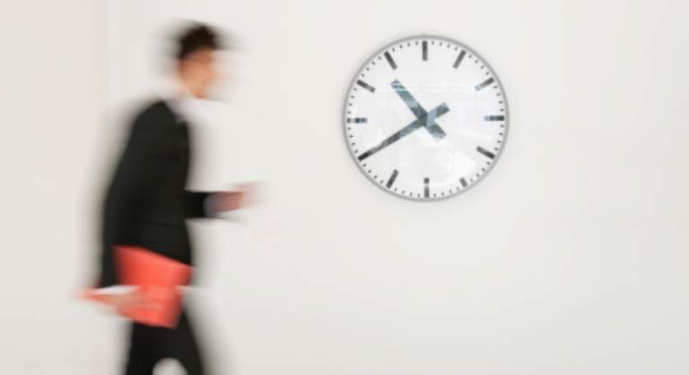 trabajador-reloj-rapidez-getty.jpg