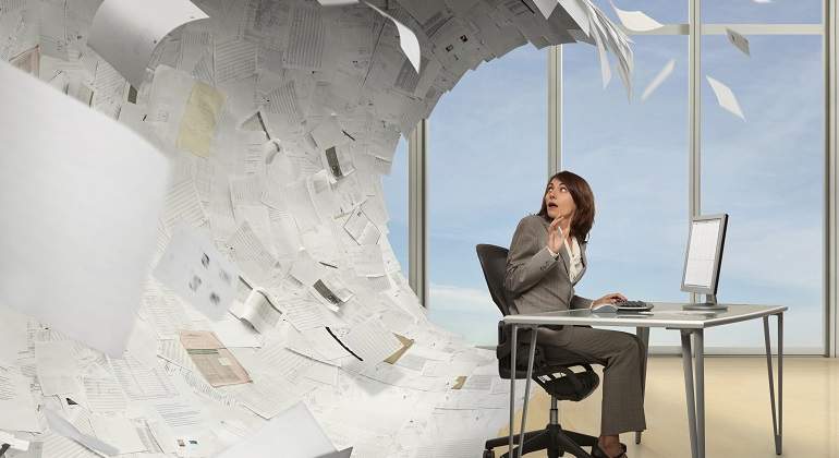 Papel-Leyes-Burocracia.jpg