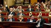El Parlament reprueba finalmente al Rey y pide abolir la monarquía gracias al voto de los comunes