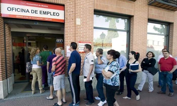 paro-personas-fila-nueva.jpg