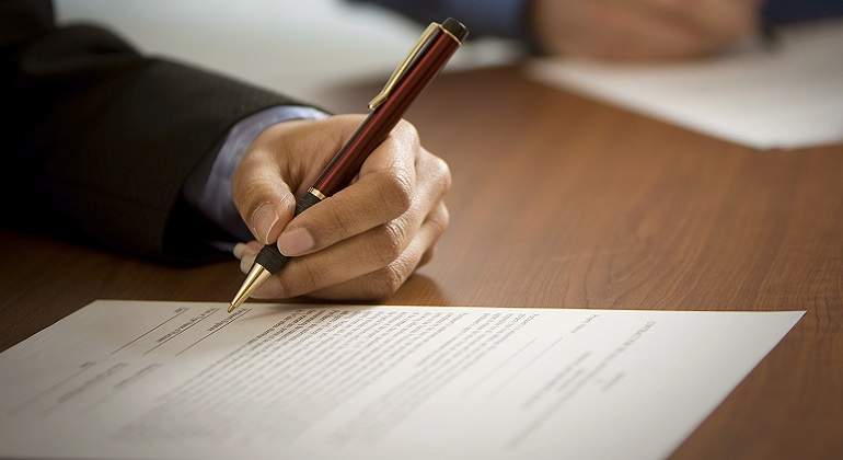770-x-420-Firma-de-contrato-Istock.jpg