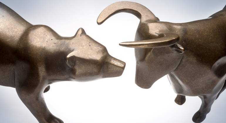 bolsa-mercados-oso-toro-figuras-metal-alcistas-bajistas-enfrentados-getty-770x420.jpg