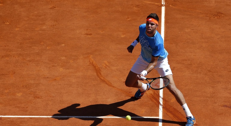 vesely-djokovic-montecarlo-efe.jpg