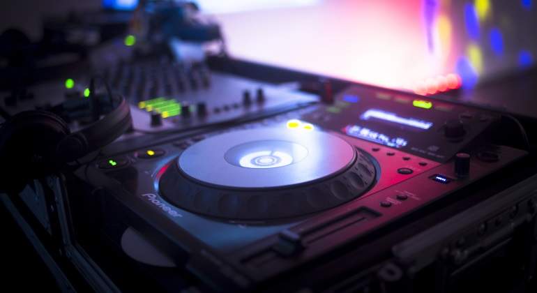 pinchadiscos-dreamstime.jpg